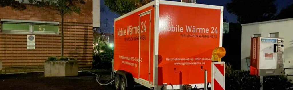 Ein Heizmobil von Mobile Wärme 24 versorgt ein Altenheim mit Wärme
