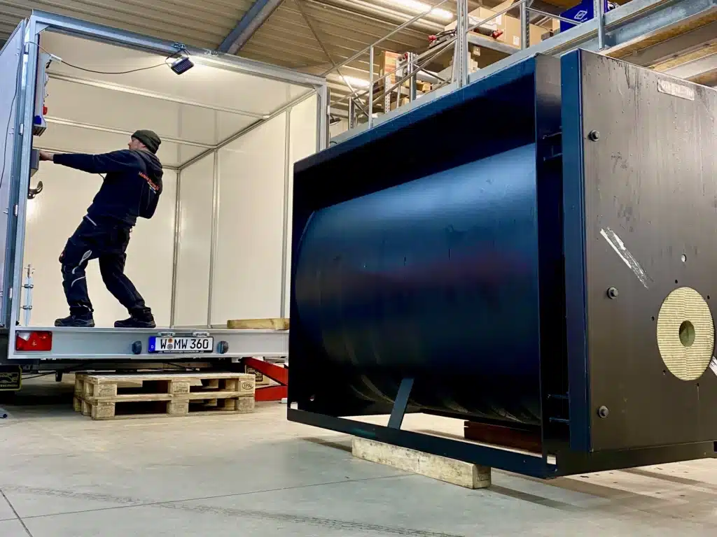 Neuer Heizkessel zum Einbau in einen Heizanhänger