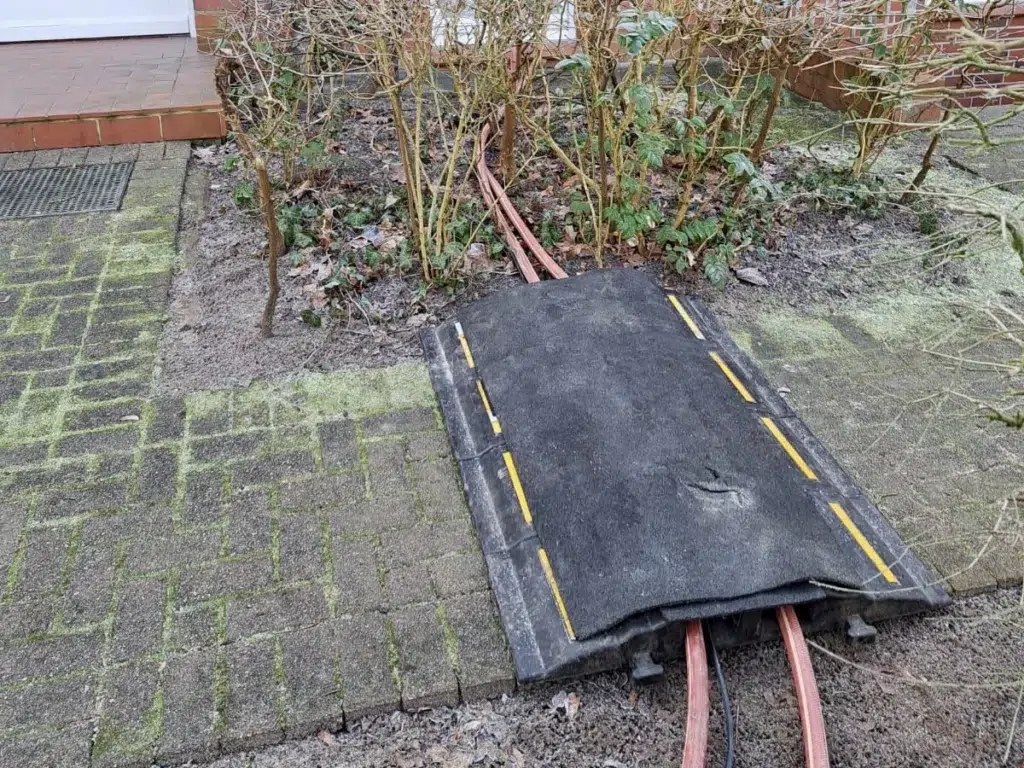 Schlauchbrücke mit Abdeckung