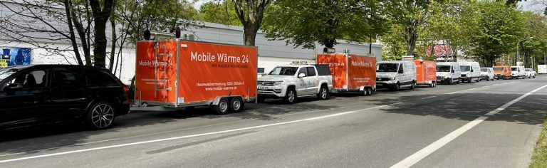 Fuhrpark-Kolonne von Mobile Wärme 24 in Wuppertal