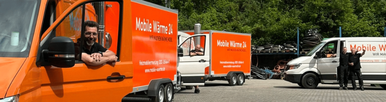 Mitarbeiter von Mobile Wärme 24 an ihren Fahrzeugen